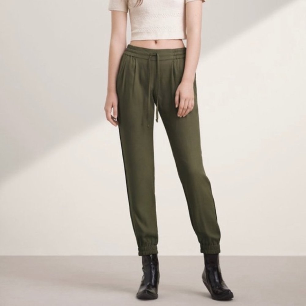 XS Aritzia Talula Olive Green Jogger Pants